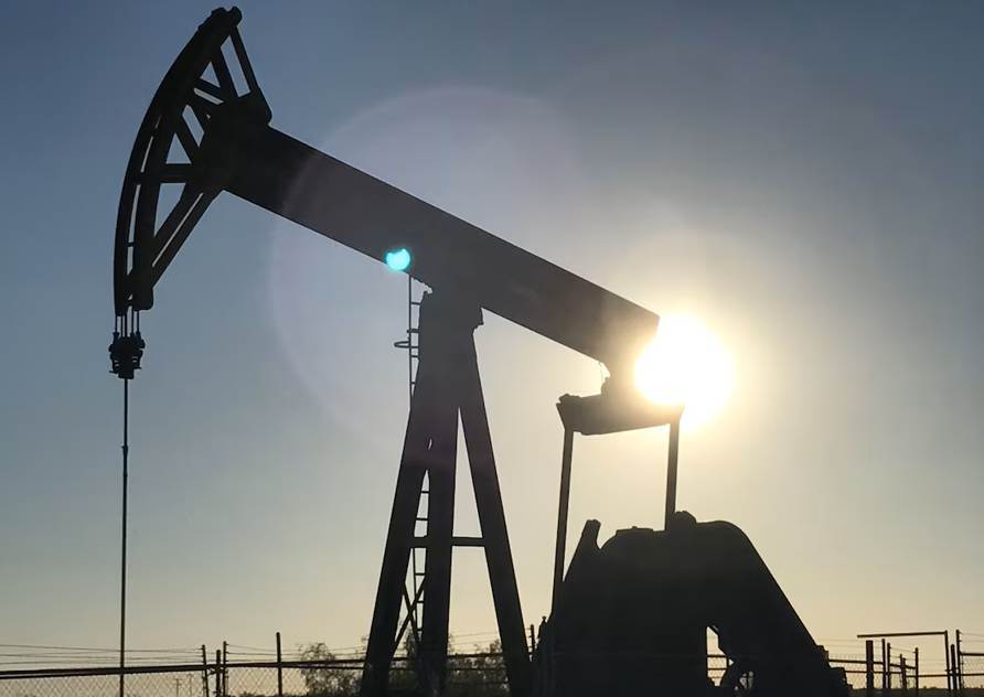 Oil climbs to 2-week high on Fed rate-cut signals, supply concerns